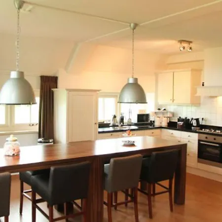 Spacious Near Forest In